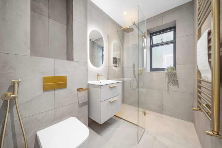 Abbotsford Gardens Shower