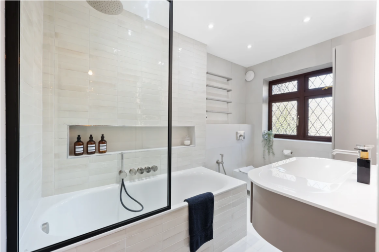 IG7, Chigwell Bathroom