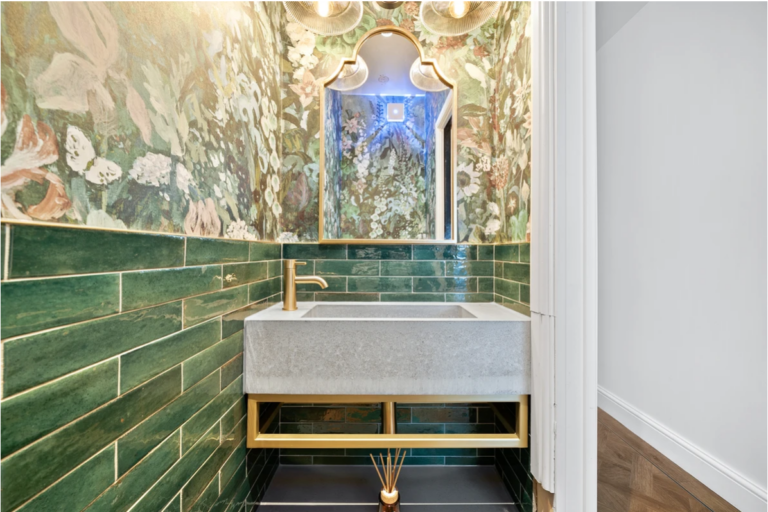 IG1, Cloakroom